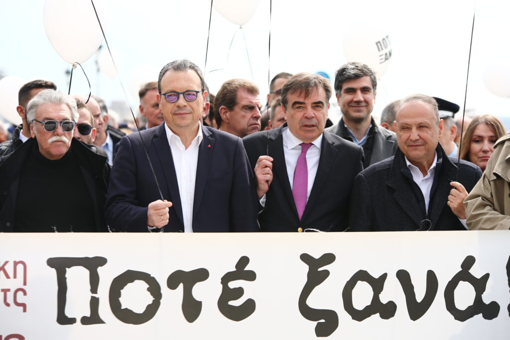 «Ποτέ ξανά»: Σιωπηλή πορεία μνήμης στη Θεσσαλονίκη για τα θύματα του Oλοκαυτώματος