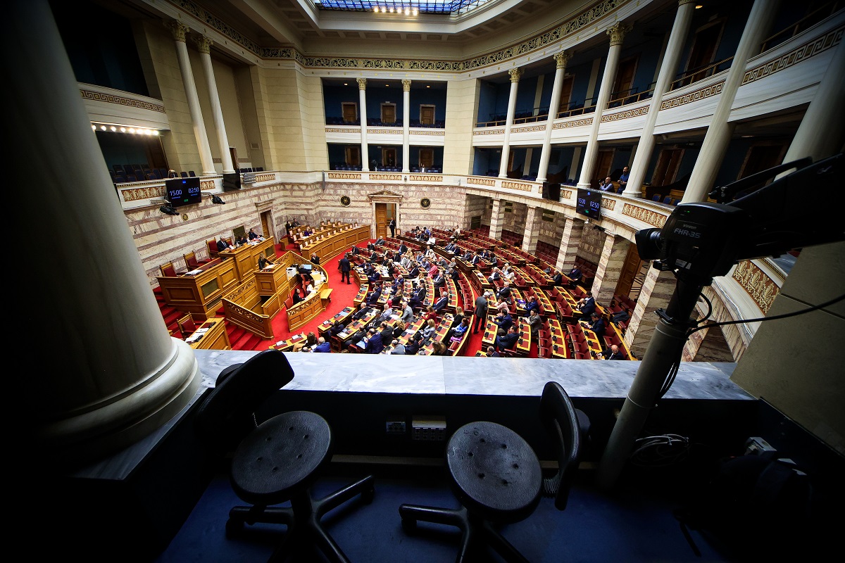 Πρόταση Δυσπιστίας: Πολύωρες και μεταμεσονύχτιες οι συνεδριάσεις μέχρι το βράδυ της Πέμπτης