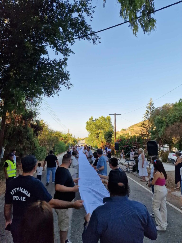 Καμβάς 420 μέτρων θα απλωθεί στην παραλία του Βόλου με ποίημα για την Ειρήνη
