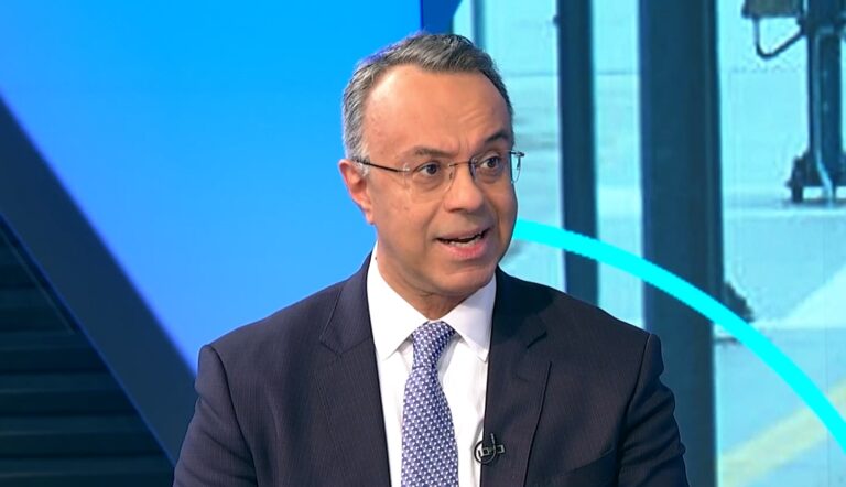 Χρ. Σταϊκούρας: Χρειαζόμαστε μια διετία για την οριστική αποκατάσταση του σιδηροδρομικού δικτύου  – 250 ηλεκτρικά λεωφορεία έρχονται στην Ελλάδα το επόμενο διήμερο