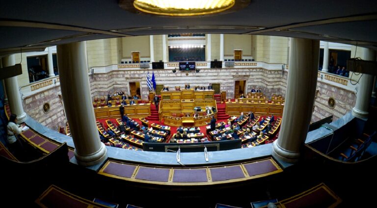 Live-Βουλή: Ολοκληρώνεται η συζήτηση για την πρόταση δυσπιστίας με τις τοποθετήσεις των πολιτικών αρχηγών – Στο «κόκκινο» η αντιπαράθεση