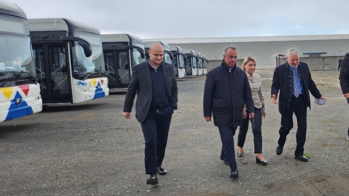 Επίσκεψη Χρ. Σταϊκούρα – Χρ. Αλεξοπούλου στον σταθμό φόρτισης ηλεκτρικών λεωφορείων και σύσκεψη στον ΟΑΣΘ- Εγκρίθηκε η πρόσληψη 40 νέων οδηγών