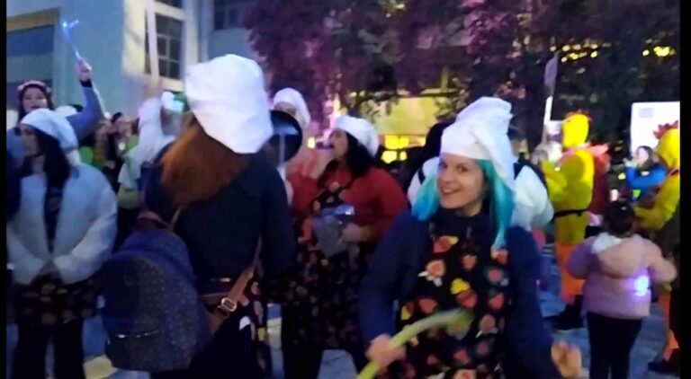Xιλιάδες πολίτες βρέθηκαν στην καρναβαλική παρέλαση της Κομοτηνής