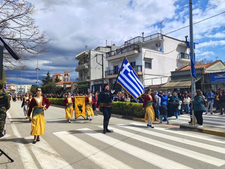 Mε κάθε επισημότητα και καλό καιρό τιμήθηκε η επέτειος της 25ης Μαρτίου στην Κομοτηνή