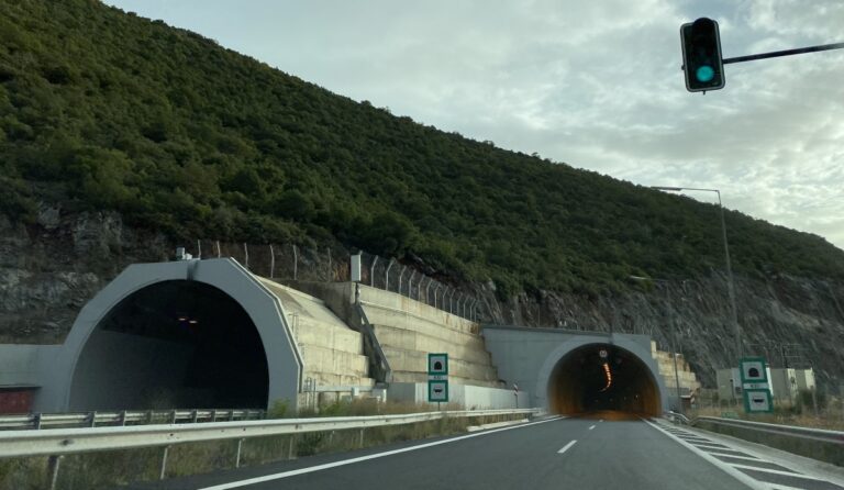 Δρόμος Τρίπολη – Κόρινθος: Κυκλοφορία οχημάτων από παράκαμψη και εκτός σήραγγας Νεοχωρίου