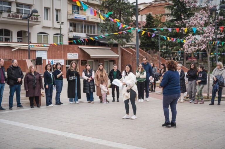 Φάρσαλα: «Αλευρομουτζουρώματα» και γαϊτανάκια ξεσήκωσαν μικρούς και μεγάλους