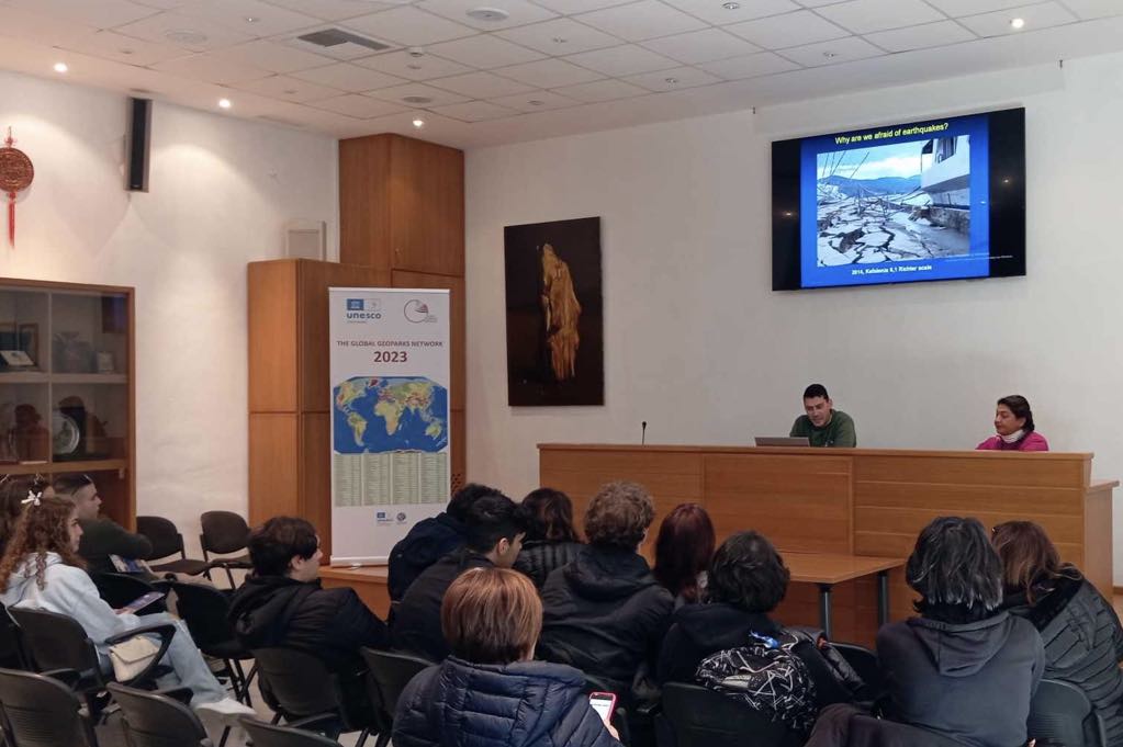 Λέσβος: Ιταλοί μαθητές στο εκπαιδευτικό πρόγραμμα προσομοίωσης σεισμών στο Σίγρι
