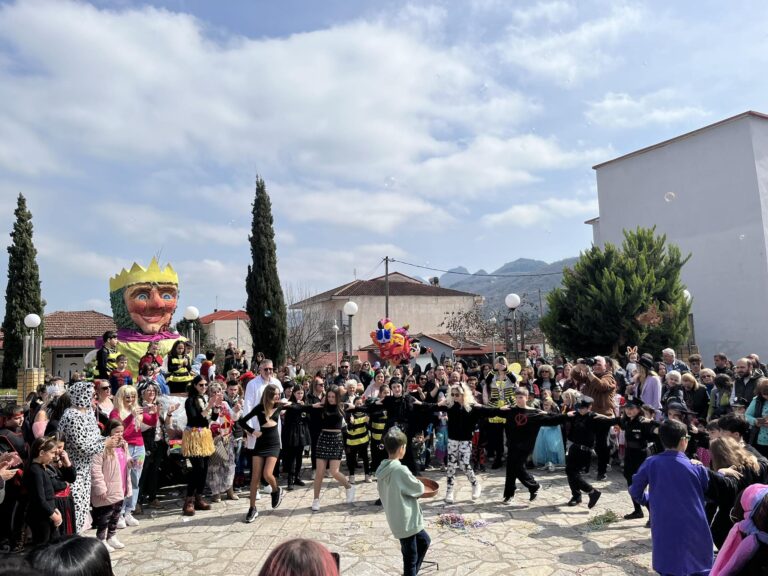 Καρδίτσα: Πλήθος κόσμου και ξεφάντωμα στο 2ο Καρναβάλι Μουζακίου