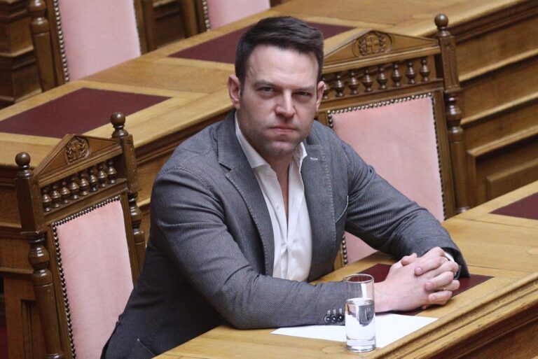 «Είσοδος Κασσελάκη στη Βουλή»: Σενάρια παραιτήσεων, ώστε να καταλήξει ο πρόεδρος του ΣΥΡΙΖΑ στο Κοινοβούλιο