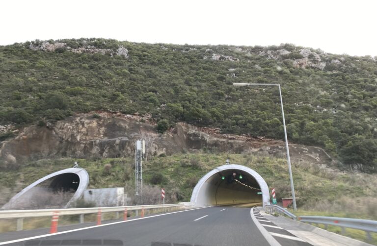 Κυκλοφοριακές ρυθμίσεις από αύριο, Δευτέρα, στη σήραγγα του Καλογερικού Αρκαδίας