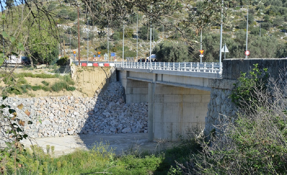 Παραδόθηκε σε χρήση η γέφυρα των Φύλλων στην Εύβοια, ένα έργο με υψηλή κοινωνική ανταποδοτικότητα
