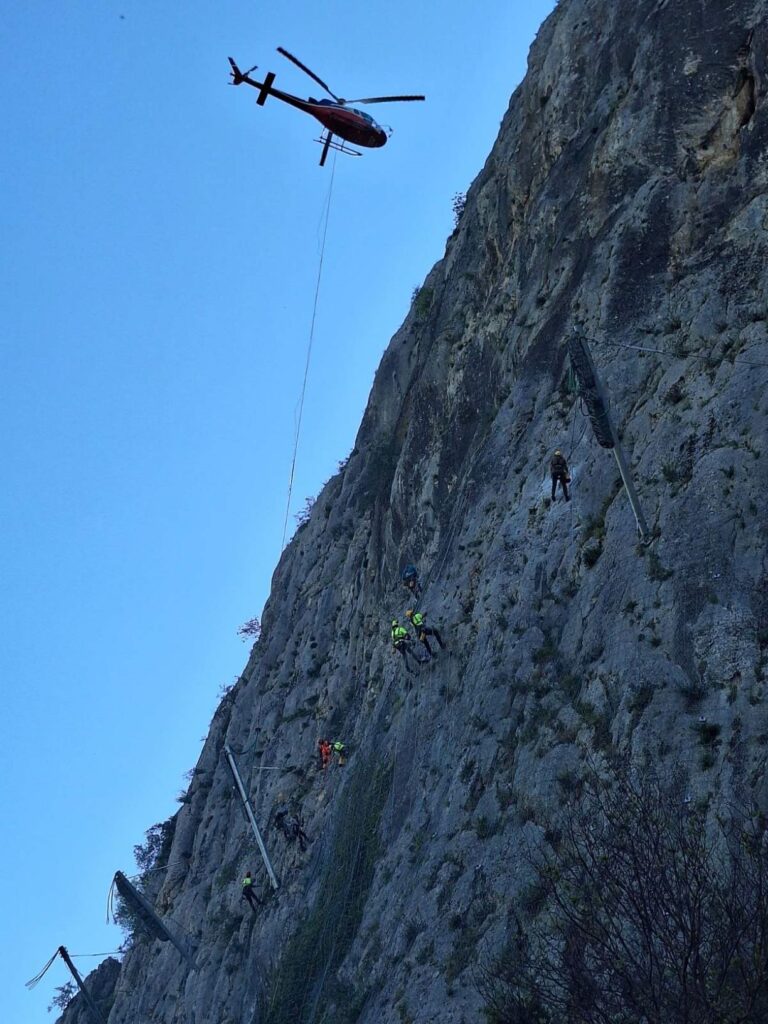 Εναέριες εργασίες στο Σπήλαιο Θεόπετρας Καλαμπάκας