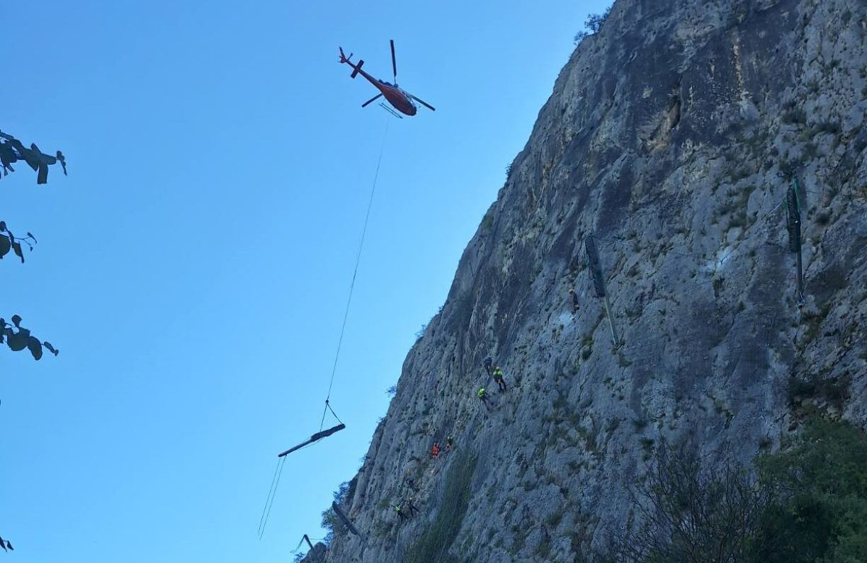 Εναέριες εργασίες στο Σπήλαιο Θεόπετρας Καλαμπάκας