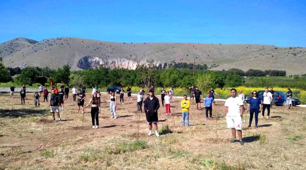 Τύρναβος: Φύτεψαν 57 δένδρα στη μνήμη των  θυμάτων των Τεμπών