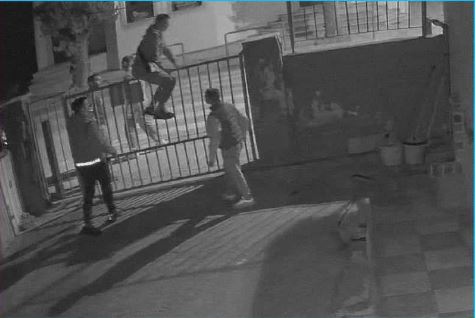 Βόλος: Έκαναν «γυαλιά – καρφιά» δύο σχολεία και ζήτησαν συγνώμη