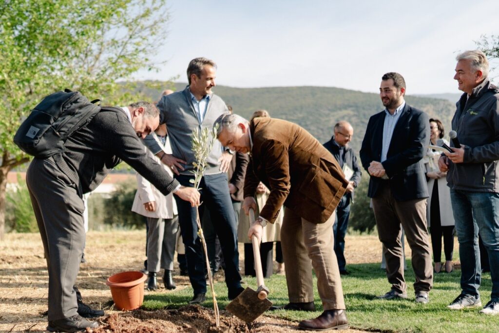 Η Ελασσόνα βραβεύει τον Γιάννο Γραμματίδη