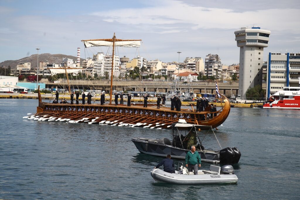 Ξεκίνησε το ταξίδι της για τη Μασσαλία η Ολυμπιακή Φλόγα με το ιστιοφόρο Belem – Εντυπωσιακές εικόνες