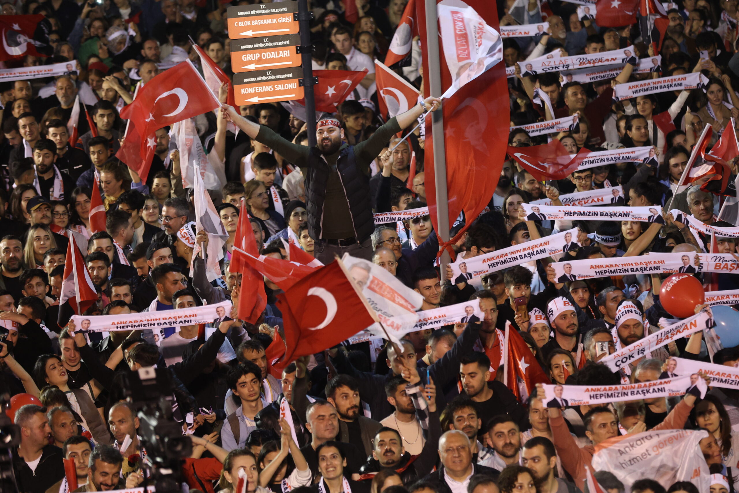 Εκλογές στην Τουρκία: Οδυνηρή ήττα για τον Ερντογάν – Στα χέρια των δημάρχων της αντιπολίτευσης οι τρεις μεγάλες πόλεις