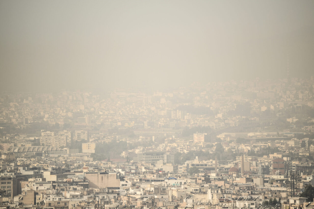 Επικίνδυνοι συνδυασμοί κλιματικής αλλαγής, αφρικανικής σκόνης και τοπικής ατμοσφαιρικής ρύπανσης – Συνέντευξη με τον Δ. Σαρηγιάννη