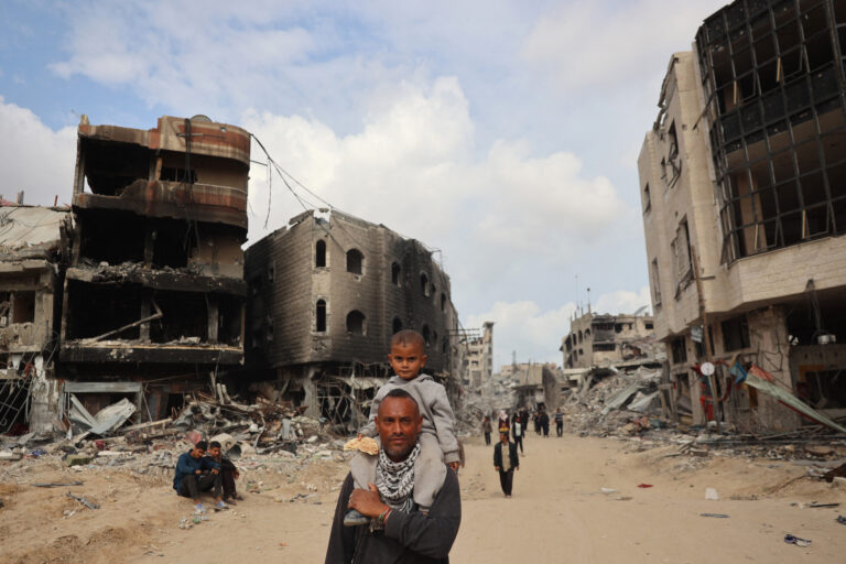 Πόλεμος Ισραήλ – Χαμάς: Οι κάτοικοι της Χαν Γιουνίς επιστρέφουν στην πόλη τους, αλλά βρίσκουν μόνο ερείπια