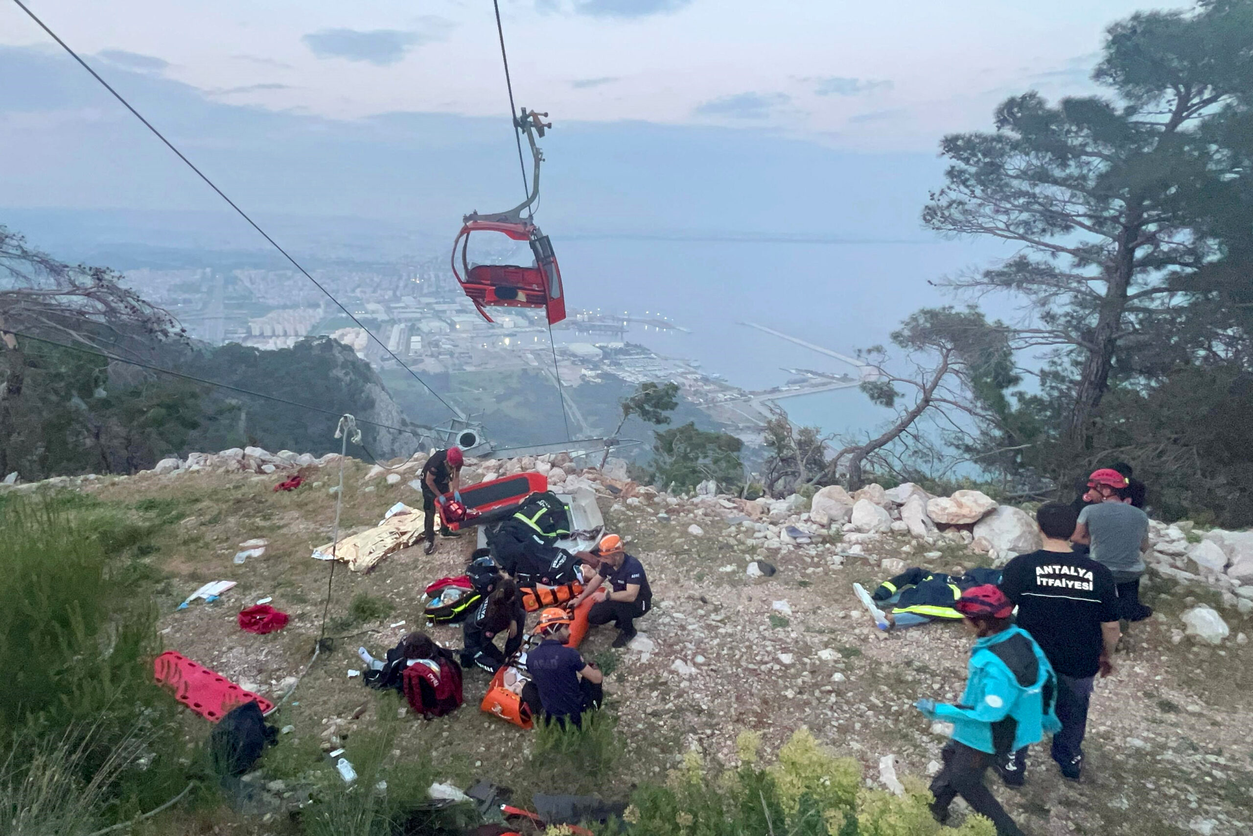 Τραγική κατάληξη στη βόλτα με τελεφερίκ στην Τουρκία — Ένας νεκρός, τραυματίες, για ώρες κρεμασμένοι στο κενό οι επιβάτες