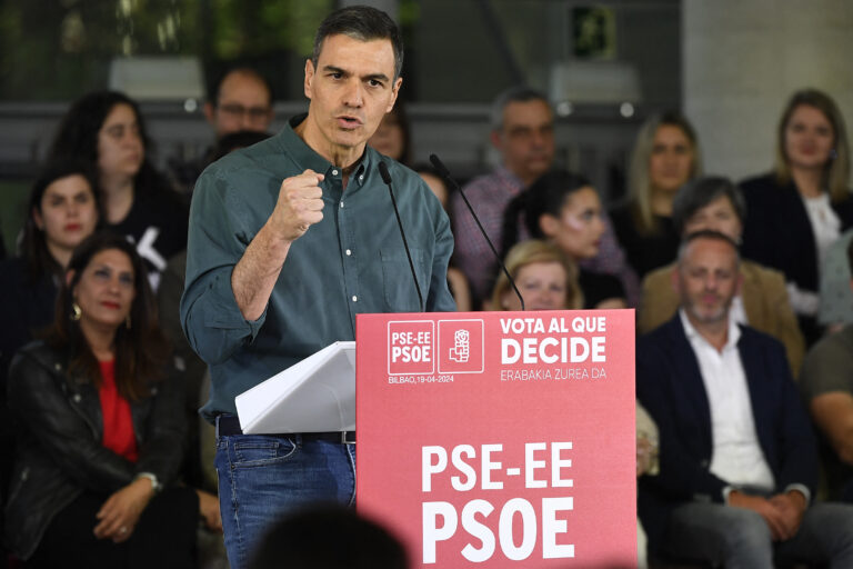 Δεν παραιτείται ο Πέδρο Σάντσεθ και υπόσχεται να συνεχίσει με περισσότερη δύναμη