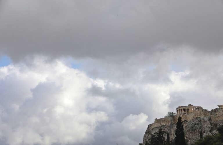 Ο καιρός με την Ν. Ζιακοπούλου: Επικίνδυνες καταιγίδες έως το πρωί του Σαββάτου