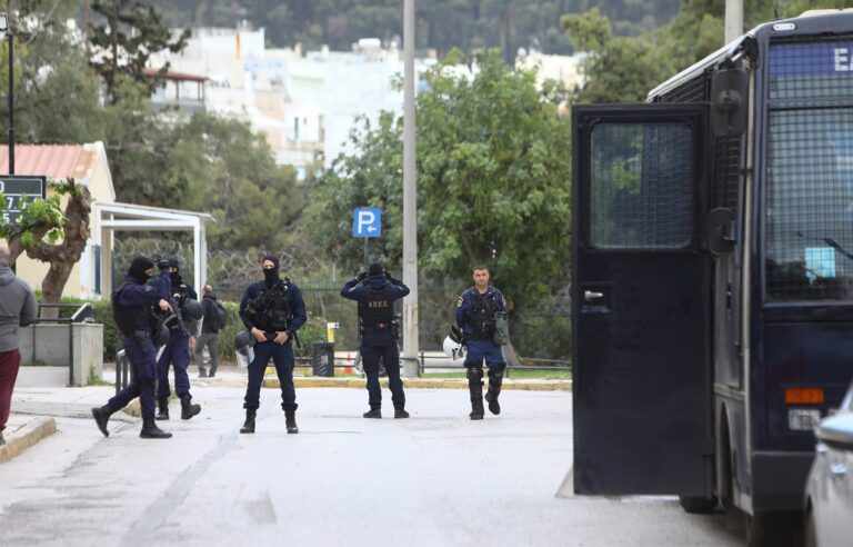 Χούλιγκανς: Στην Ευελπίδων οι 31 από τους 67 συλληφθέντες για τη δολοφονία Λυγγερίδη