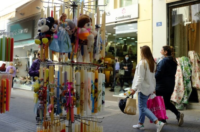 Πάσχα: Το εορταστικό ωράριο – Ποια Κυριακή τα μαγαζιά θα είναι ανοιχτά