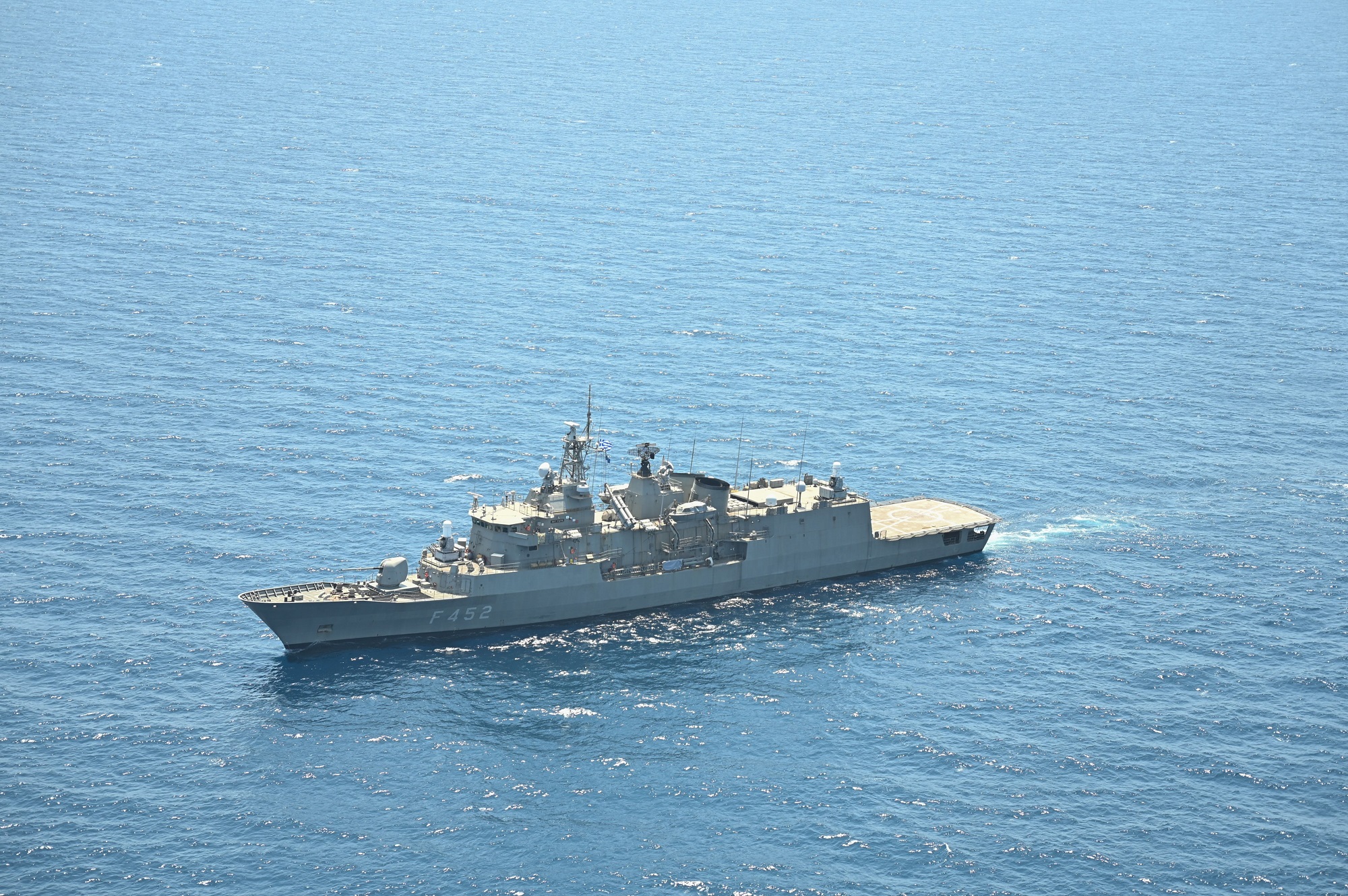 ΕΠΙΣΚΕΨΗ ΥΕΘΑ ΝΙΚΟΥ ΔΕΝΔΙΑ ΣΤΗ ΦΡΕΓΑΤΑ "ΥΔΡΑ" ΠΟΥ ΠΕΡΙΠΟΛΕΙ ΣΤΟΝ ΚΟΛΠΟ ΤΟΥ ΑΝΤΕΝ  (SOCIAL MEDIA ΝΙΚΟΣ ΔΕΝΔΙΑΣ/EUROKINISSI)