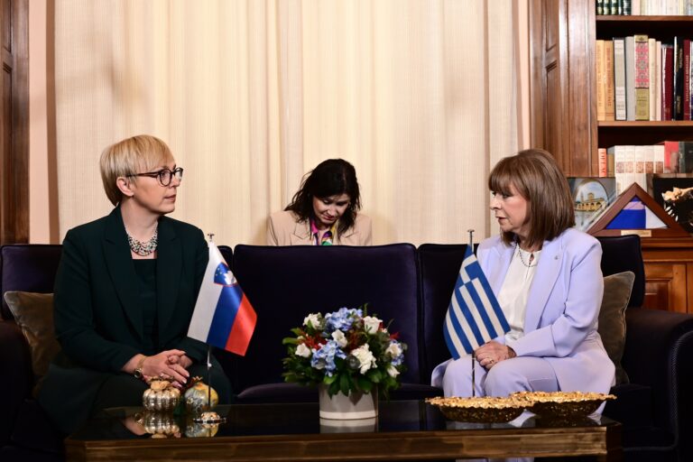 Κ. Σακελλαροπούλου: Καταδικάζουμε απερίφραστα κάθε μορφή αναθεωρητισμού και κάθε απόπειρα βίαιης αλλαγής των αναγνωρισμένων συνόρων