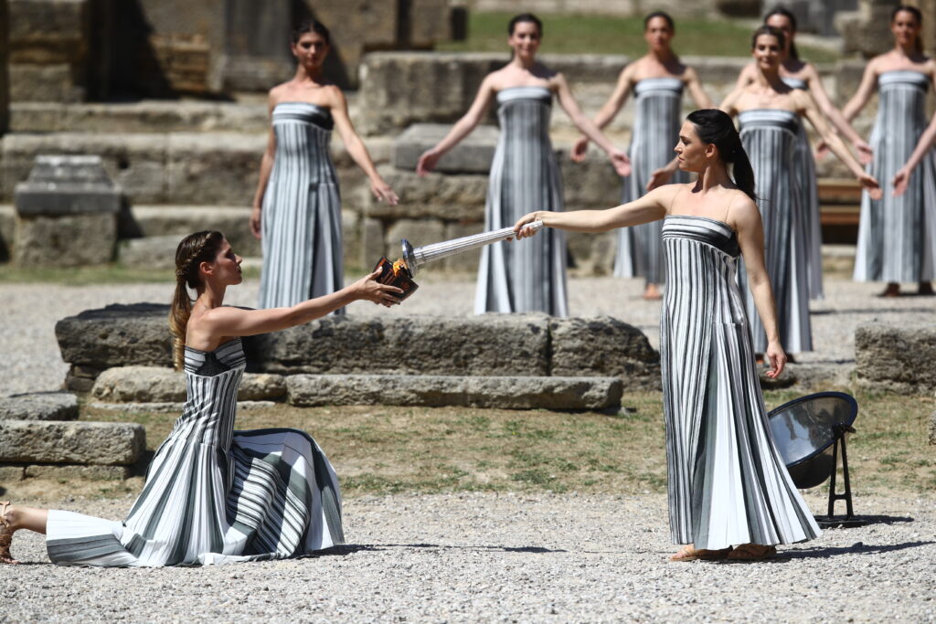 Αφή της Ολυμπιακής Φλόγας: Εικόνες από την τελική πρόβα – Λαμπαδηδρομία 11 ημερών πριν μεταφερθεί στο Παρίσι