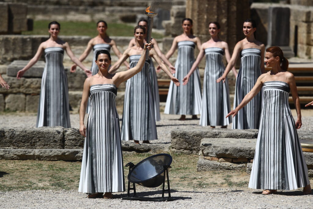 Αφή της Ολυμπιακής Φλόγας: Εικόνες από την τελική πρόβα – Λαμπαδηδρομία 11 ημερών πριν μεταφερθεί στο Παρίσι