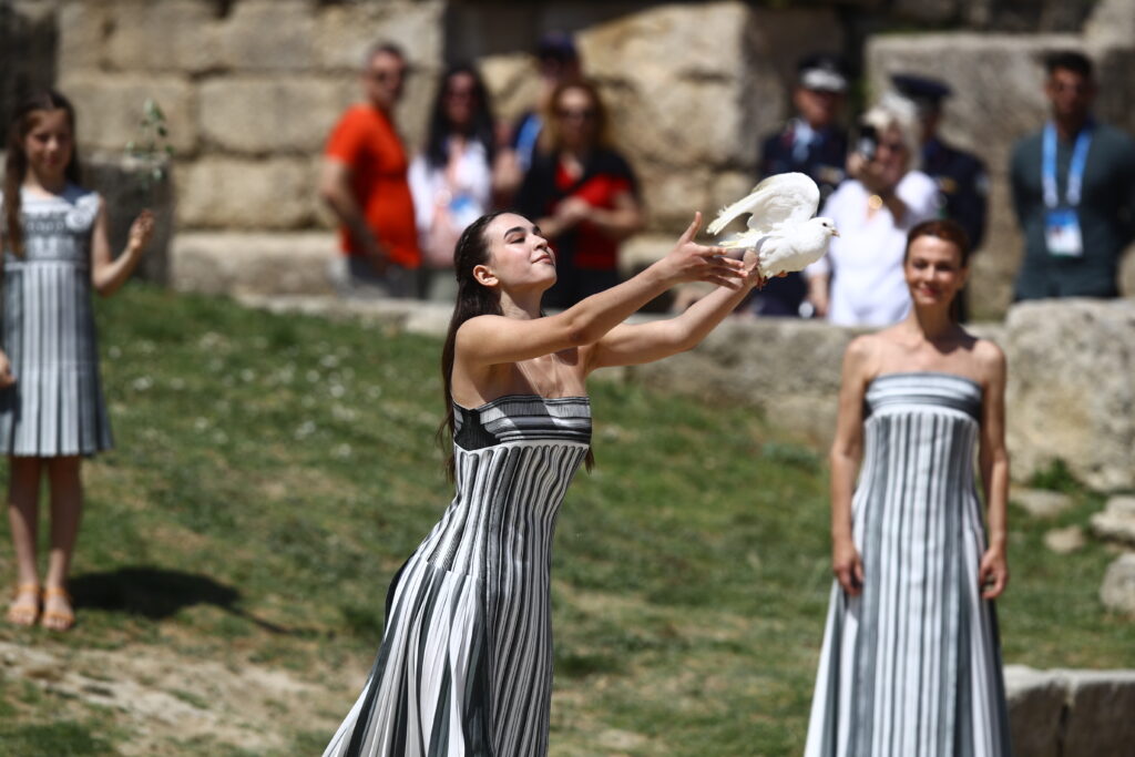 Αφή της Ολυμπιακής Φλόγας: Εικόνες από την τελική πρόβα – Λαμπαδηδρομία 11 ημερών πριν μεταφερθεί στο Παρίσι