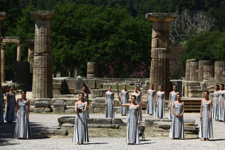 Αφή της Ολυμπιακής Φλόγας: Εικόνες από την τελική πρόβα – Λαμπαδηδρομία 11 ημερών πριν μεταφερθεί στο Παρίσι