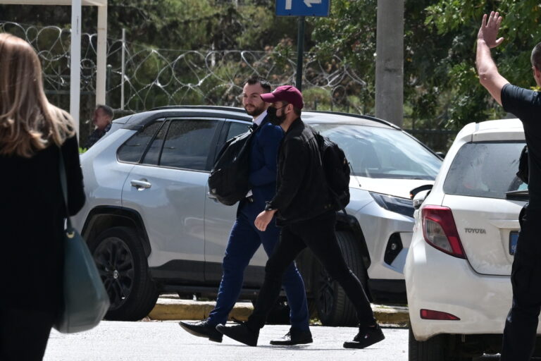 Στα δικαστήρια για την απολογία του o Κωνσταντίνος Φλώρος – Αντιμέτωπος με κακούργημα