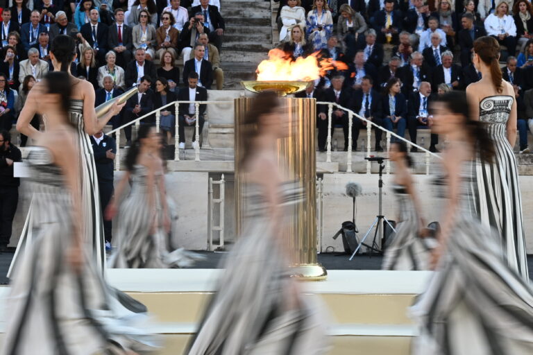 Καλλιμάρμαρο: Η Αθήνα παρέδωσε την Ολυμπιακή Φλόγα στο «Παρίσι 2024»