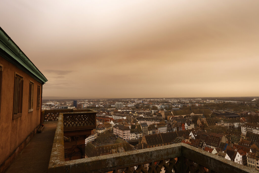 Copernicus: Νέο κύμα σκόνης από την Σαχάρα πλήττει την δυτική Ευρώπη