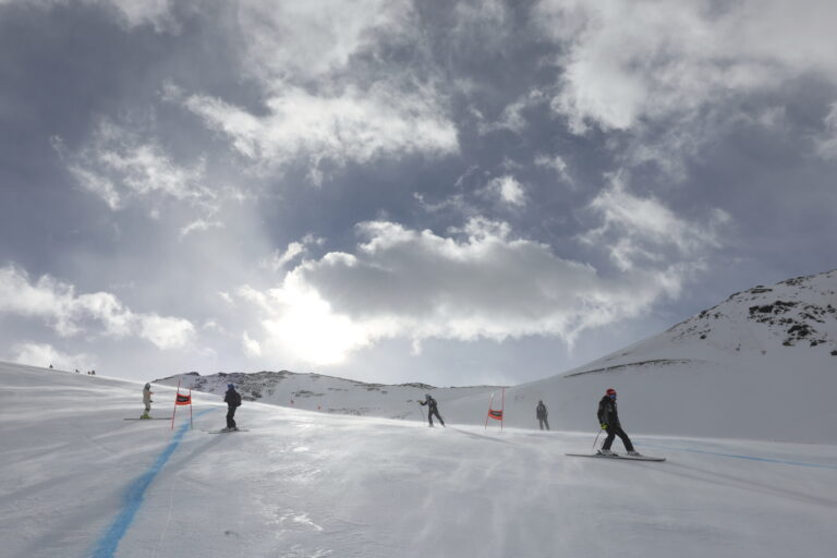Ελβετία: Τρεις νεκροί και ένας τραυματίας από χιονοστιβάδα κοντά στο χιονοδρομικό του Τσερμάτ