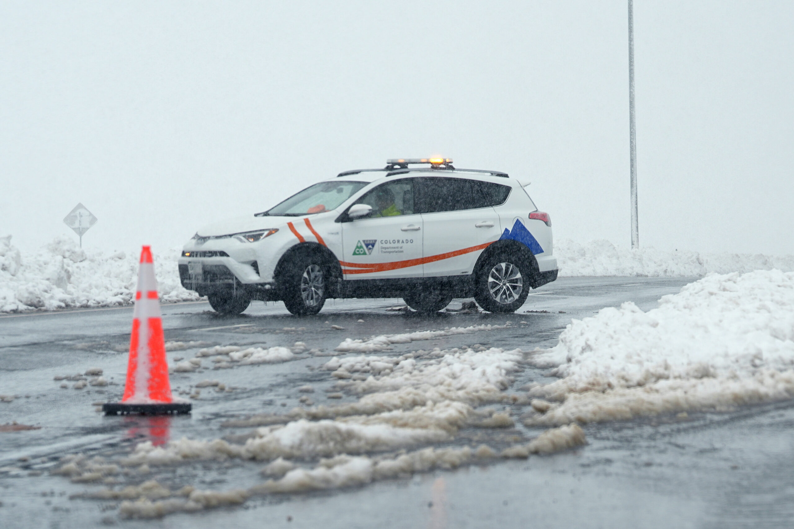 Σουηδία: Κυκλοφοριακό χάος εξαιτίας σφοδρής χιονόπτωσης – Πολίτες εγκλωβίστηκαν για περισσότερες από 10 ώρες στα αυτοκίνητά τους