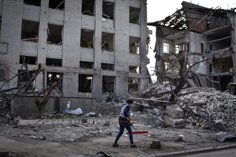 Πόλεμος στην Ουκρανία: Τέσσερις νεκροί από ρωσικά πλήγματα