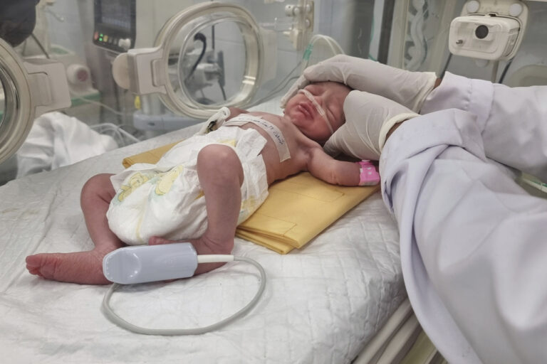 Ράφα: Κοριτσάκι γεννήθηκε με καισαρική μετά τον θάνατο της μητέρας του – Νεκροί ο μπαμπάς και η αδελφή της