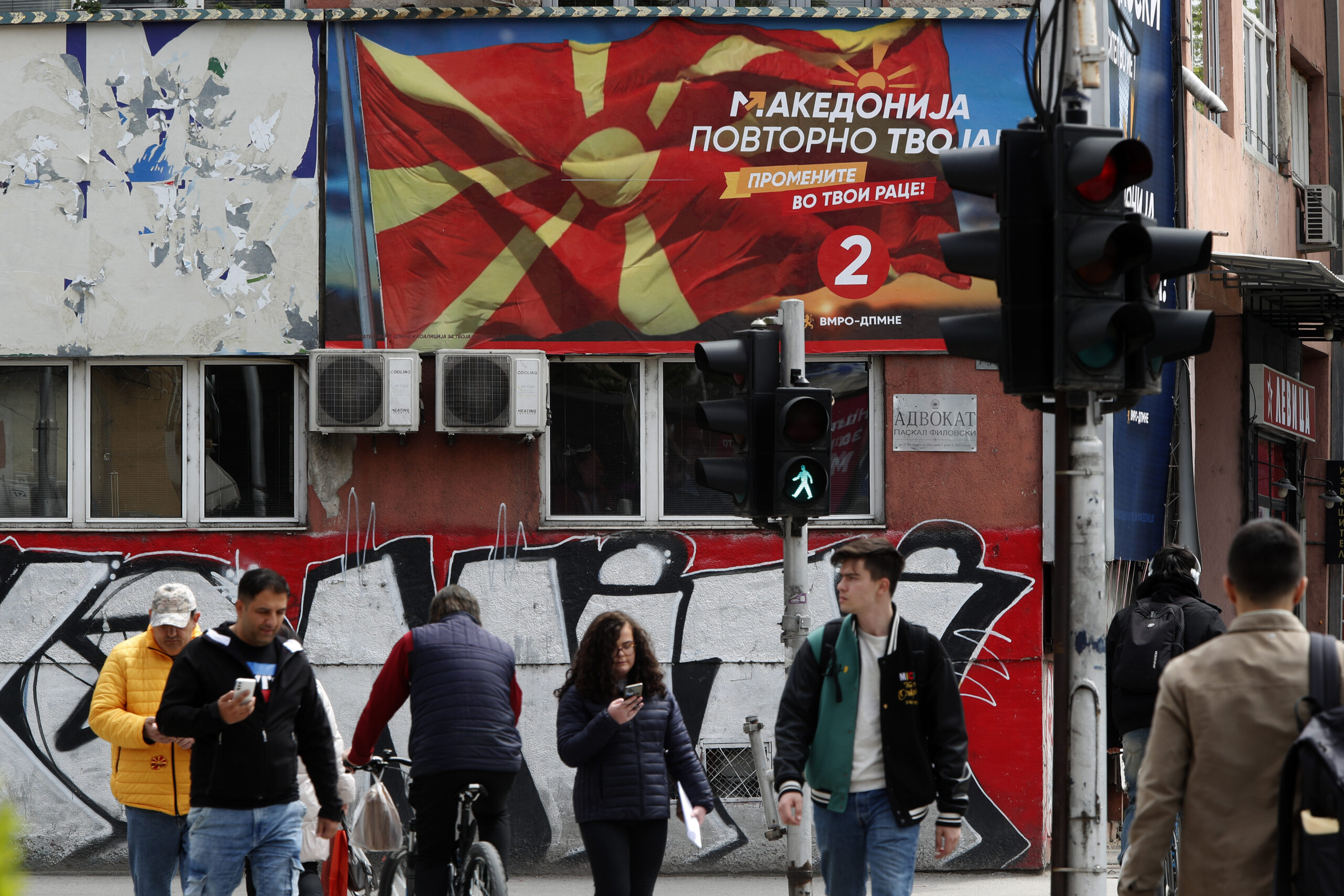 Εδώ είναι εκλογές σε … Βαλκάνια: Ανατροπές προ των πυλών στη Β. Μακεδονία- Έκτες εκλογές μέσα σε τρία χρόνια στη Βουλγαρία…
