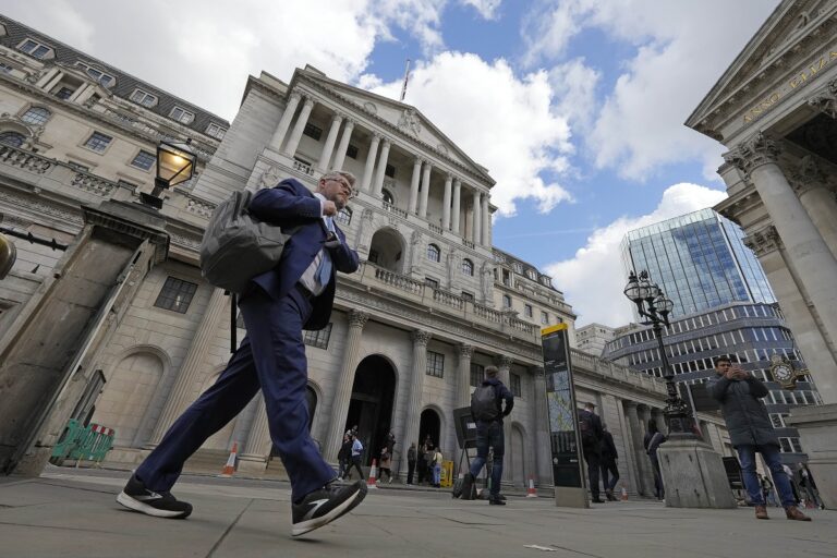 Η.Β: Η Τράπεζα της Αγγλίας εκτιμά ότι ο μακροπρόθεσμος πληθωρισμός είναι σοβαρή «απειλή» για την οικονομία