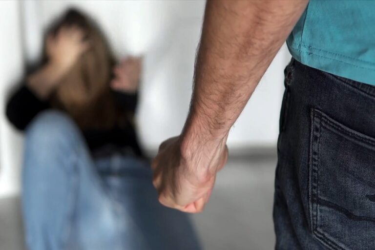 Θύμα κακοποίησης μιλά στο ΕΡΤΝews για την αφόρητη ζωή στα χέρια του συζύγου της – Βρήκα το κουράγιο να ξεφύγω