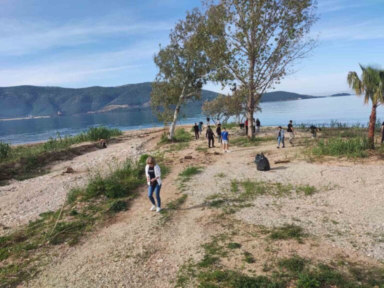 Ηγουμενίτσα: Μαθητές καθάρισαν τον ποδηλατόδρομο και έδωσαν το καλό παράδειγμα