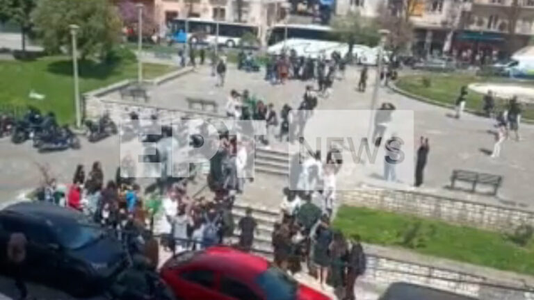 Κέρκυρα: Αποκλειστικό βίντεο του EΡΤNews από τη συμπλοκή των νεαρών στο Σαρόκο
