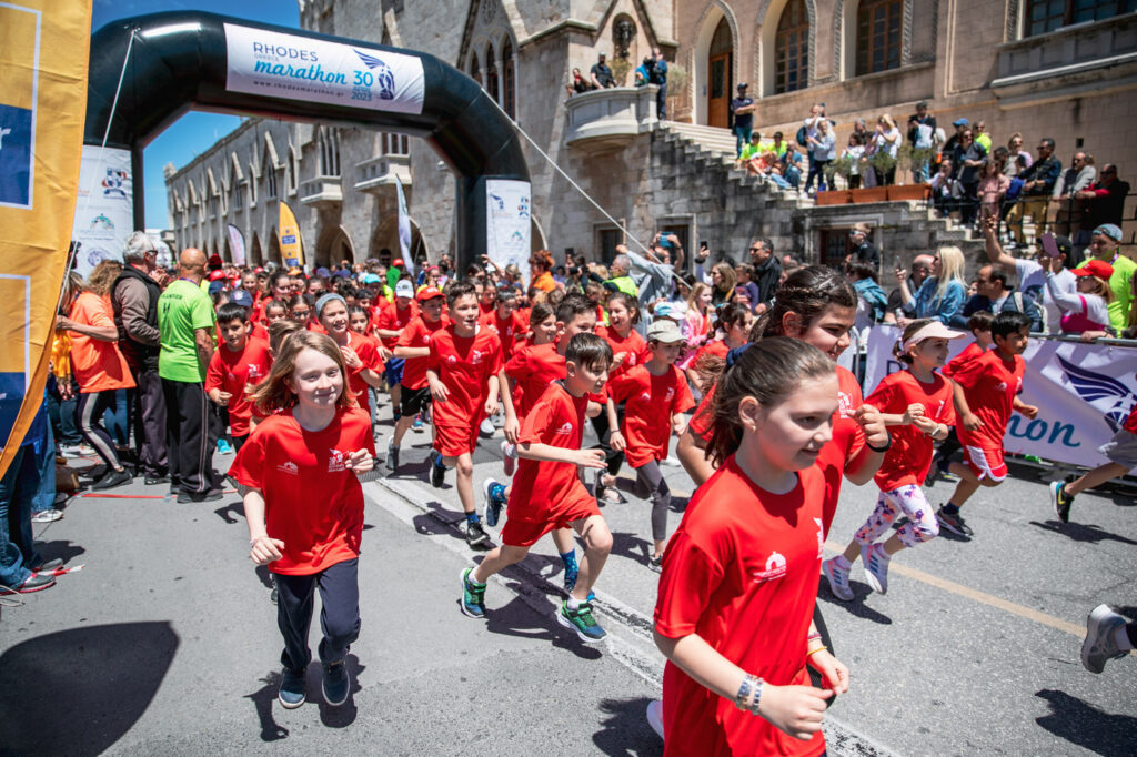 Με χιλιάδες συμμετοχές πραγματοποιείται την Κυριακή ο 9ος Διεθνής Μαραθώνιος Ρόδου