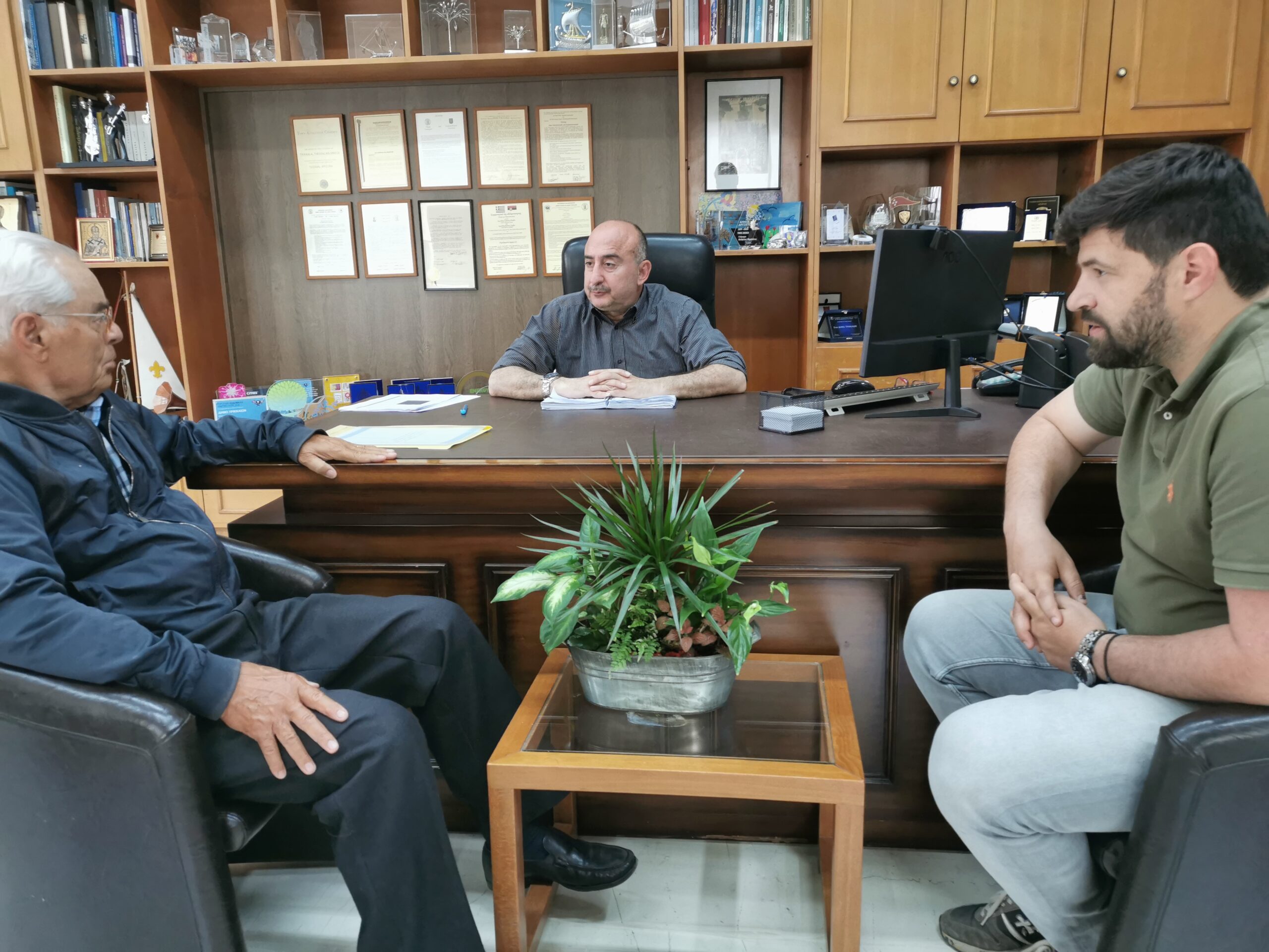 PAPASTERIADIS Τρικαλινός παραχωρεί στον δήμο Τρικκαίων παραδοσιακό κτίριο στα “μανάβικα”