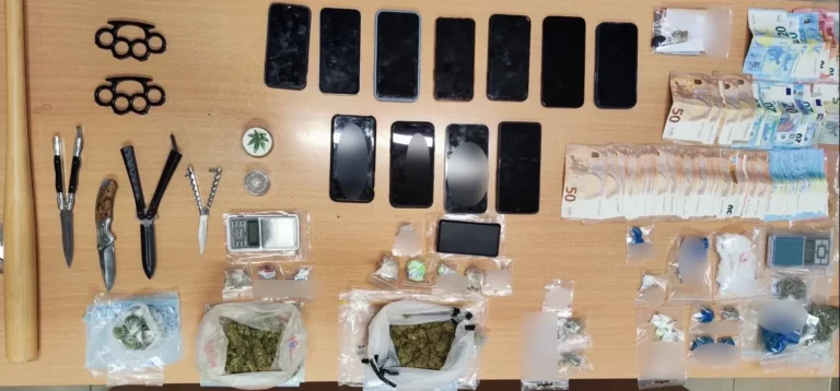 Πάτρα: Διακίνηση ναρκωτικών σε σχολείο – 19 συλλήψεις από την ΕΛΑΣ(βίντεο)